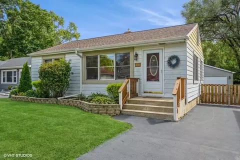 438 Union Ave, Saint Charles, IL 60174