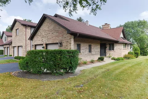1673 Carmel Ct, Hoffman Estates, IL 60169