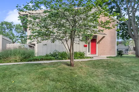 563 Sequoia Trl, Roselle, IL 60172