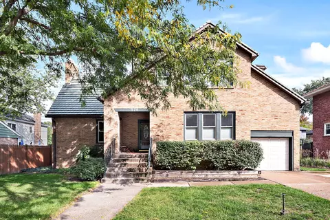 375 S Poplar Ave, Elmhurst, IL 60126