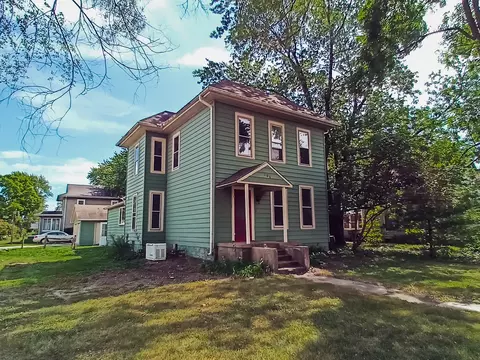 106 S Main St, Seneca, IL 61360