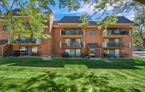 130 E Fountainview Ln #3B, Lombard, IL 60148