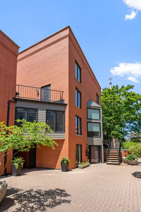 1626 N St Michaels Ct, Chicago, IL 60614