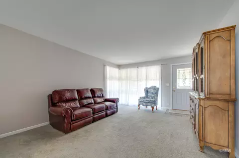 248 E Normandy Dr, Addison, IL 60101 photo 4