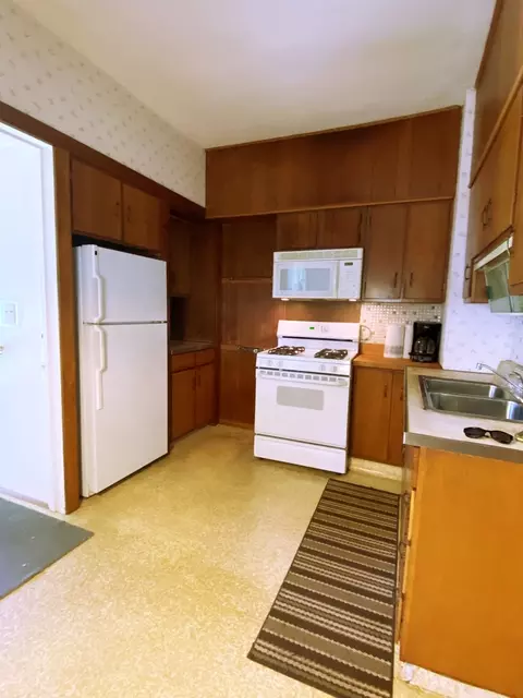 650 Ludlow Ave, Elgin, IL 60120 photo 12