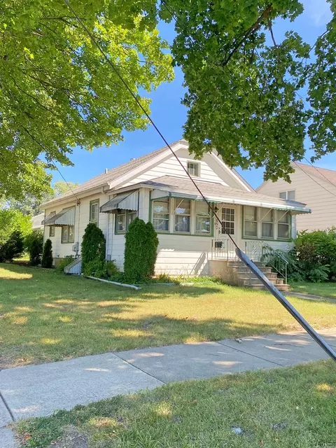 650 Ludlow Ave, Elgin, IL 60120 photo 4
