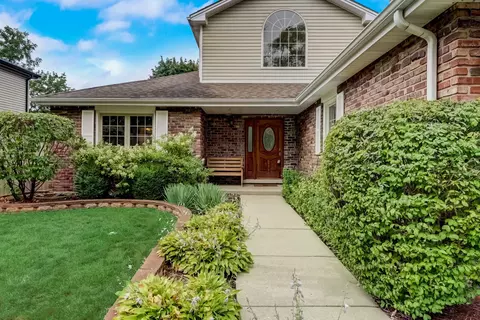 1718 N Beech Rd, Mount Prospect, IL 60056