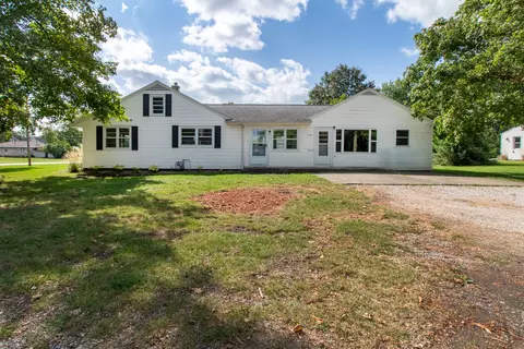 304 N Oak St, Lexington, IL 61753