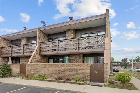 1101 Kenneth Cir, Elgin, IL 60120