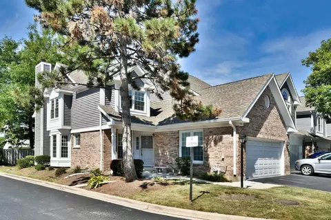 802 Fairmont Ct, Des Plaines, IL 60018
