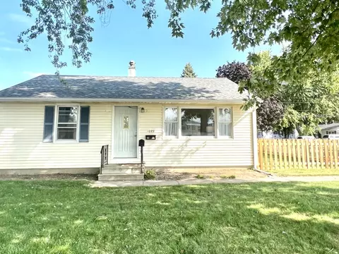 1029 E Taylor St, Dekalb, IL 60115
