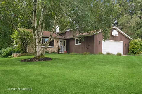 41 W385 Crestwood Dr, Saint Charles, IL 60175