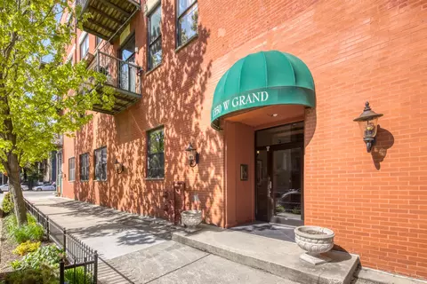 1350 W Grand Ave #4B, Chicago, IL 60642