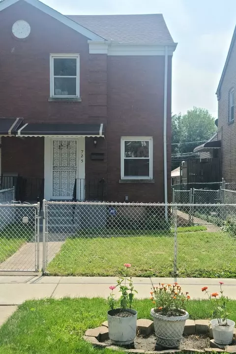 725 E 105th Pl, Chicago, IL 60628