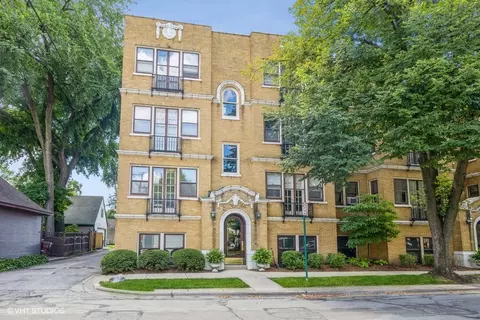 845 W Pleasant St #2W, Oak Park, IL 60302