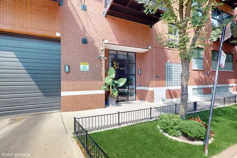 1934 N Washtenaw Ave #101, Chicago, IL 60647