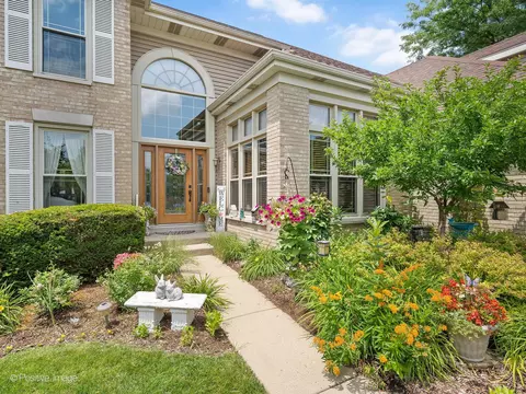 420 Fieldcrest Dr, Algonquin, IL 60102 photo 2