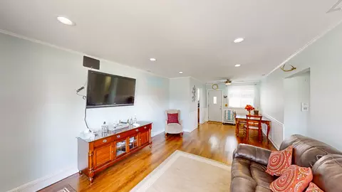 758 E Algonquin Rd, Des Plaines, IL 60016 photo 4