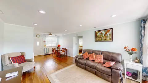 758 E Algonquin Rd, Des Plaines, IL 60016 photo 3