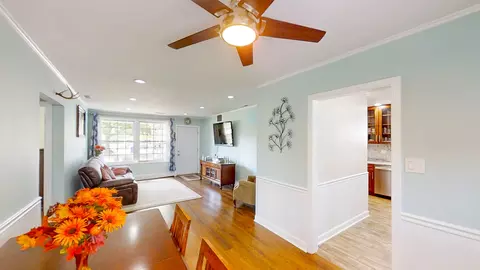 758 E Algonquin Rd, Des Plaines, IL 60016 photo 8