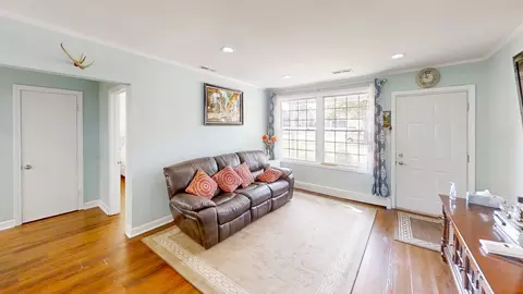 758 E Algonquin Rd, Des Plaines, IL 60016 photo 5