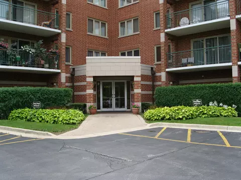 6461 W Warner Ave #301, Chicago, IL 60634