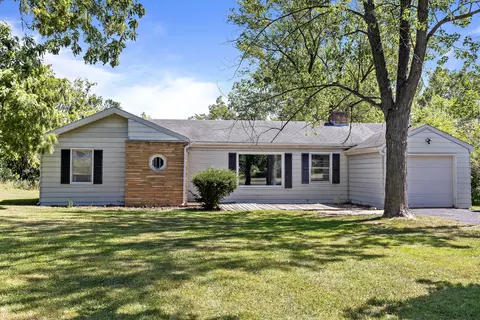 85 Honey Lake Rd, North Barrington, IL 60010