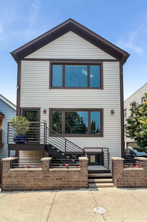 740 N Willard Ct, Chicago, IL 60642