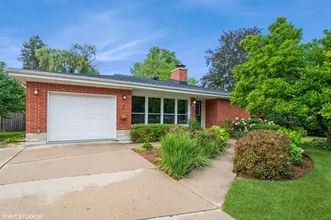 511 W Park Ave, Round Lake, IL 60073