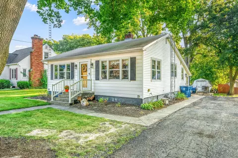 605 S East St, Earlville, IL 60518