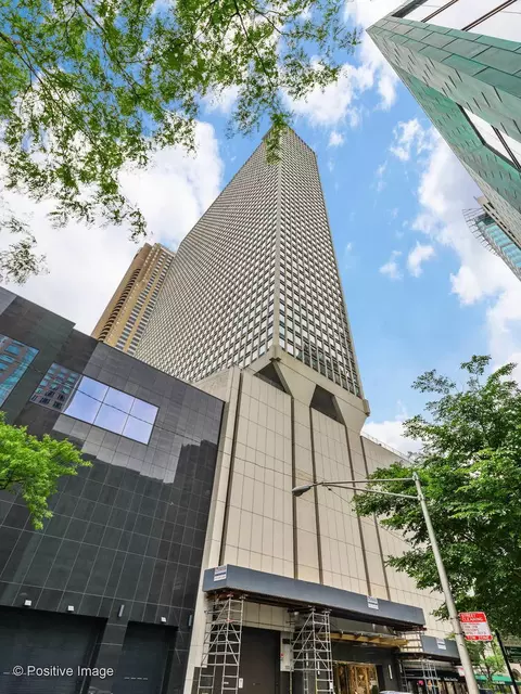 111 E Chestnut St #40F, Chicago, IL 60611 photo 2