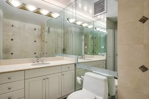 111 E Chestnut St #40F, Chicago, IL 60611 photo 17