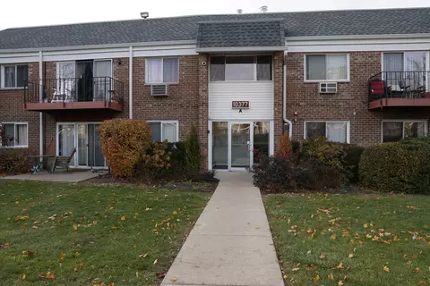 10377 Dearlove Rd #5-106, Glenview, IL 60025