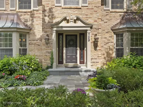 729 Buckingham Ct, Wheaton, IL 60189 photo 3