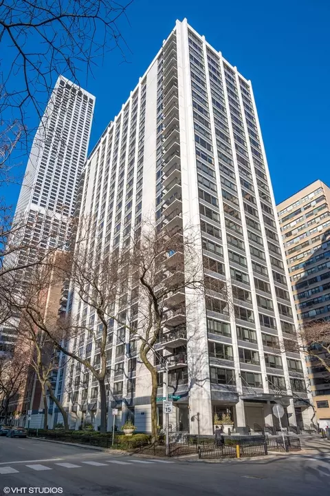 222 E Pearson St #1806, Chicago, IL 60611
