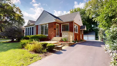 310 Harris Ave, Clarendon Hills, IL 60514