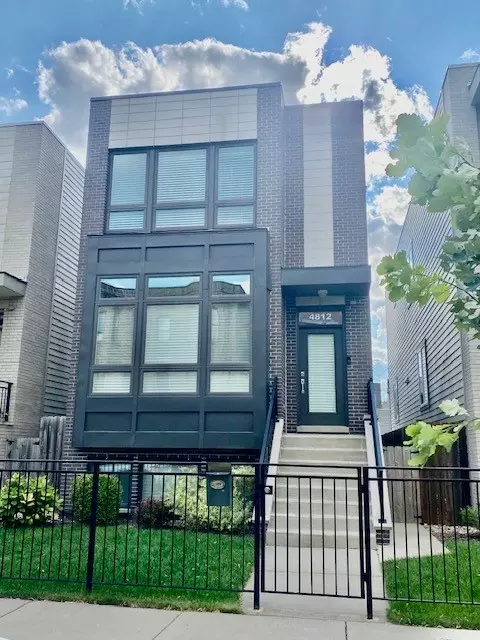 4812 S Champlain Ave, Chicago, IL 60615