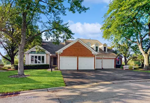 765 Sussex Corner Ln, Prospect Heights, IL 60070