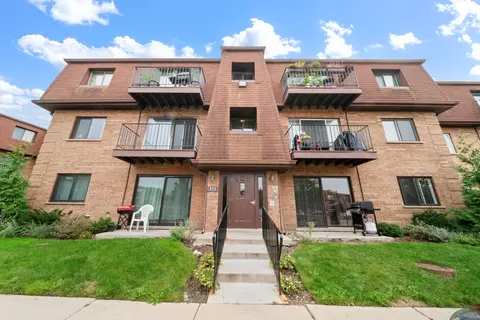 622 Cobblestone Cir #C, Glenview, IL 60025