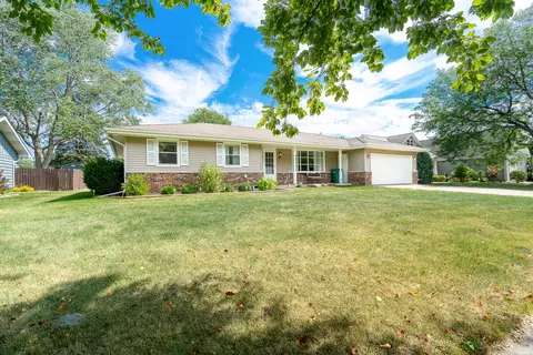 25425 W Willow Dr, Plainfield, IL 60544 photo 2