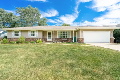 25425 W Willow Dr, Plainfield, IL 60544