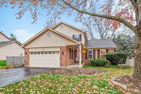 327 Claire Ln, Cary, IL 60013