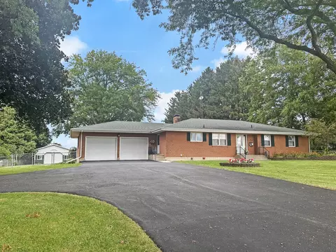 3460 W Pearl City Rd, Freeport, IL 61032