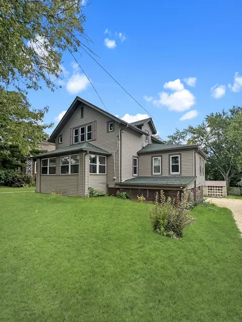 1033 W Lincoln Blvd, Freeport, IL 61032