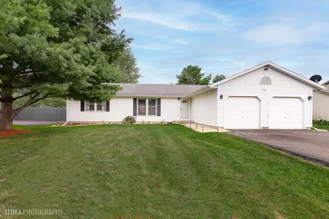 9702 Marci Ln, Hebron, IL 60034