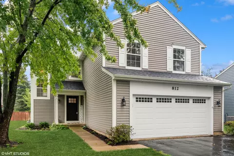 812 Livingston Ct, Naperville, IL 60540