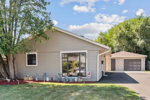 2309 Arrow St, Carpentersville, IL 60110