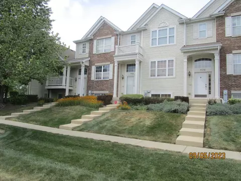 926 Emerald Dr, Pingree Grove, IL 60140