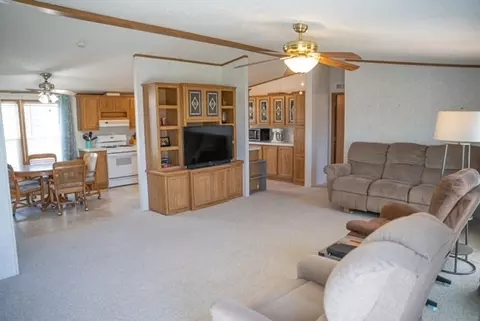 412 Seasons Pkwy, Belvidere, IL 61008 photo 8