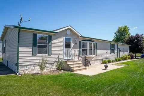412 Seasons Pkwy, Belvidere, IL 61008